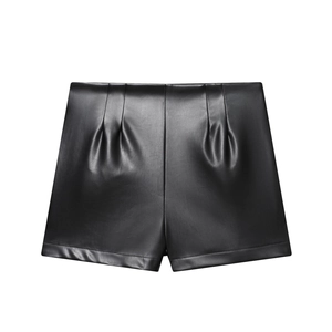 Short taille haute pour femme en simili cuir noir avec détails plissés élégants