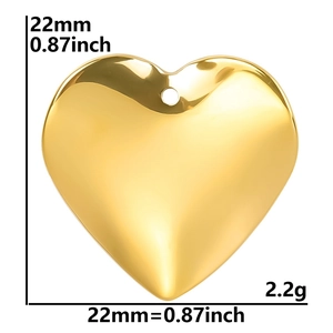 Vue détaillée d'un pendentif coeur doré en acier inoxydable de 22mm avec ses spécifications