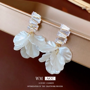 Shell Flower Dangle Earrings With Silver Earring Post Gold Plated Zircon Petal Drop Elegant Jewelry For Women