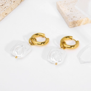 Baroque baroque pearl drop earrings in 18K gold plated stainless steel on stone