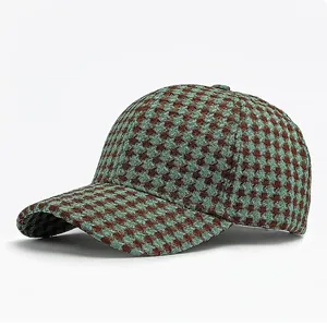 Klassische Baseballkappe mit Hahnentrittmuster aus braunem und blauem Tweed im 45-Grad-Winkel