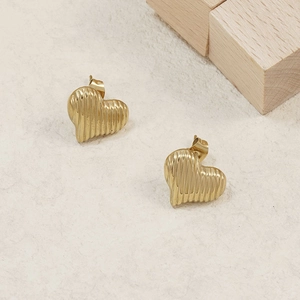 Fashion 18K gold plated stainless steel heart stud earrings with vertical ripple texture