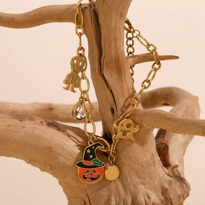 Détail du bracelet d'Halloween plaqué or 18 carats avec citrouille, fantôme et crâne