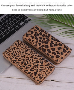 Portafoglio lungo leopardato con chiusura a zip in materiale testurizzato elegante