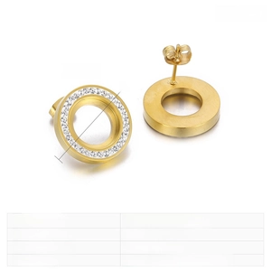 Détail de boucles d'oreilles rondes 18mm en acier inoxydable serties de strass