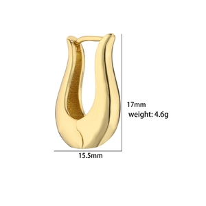 Makro-Detailansicht der 17mm x 15,5mm Abmessungen der 18K vergoldeten geometrischen Ohrringe
