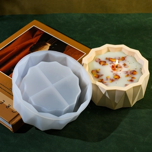 DIY geometric silicone mold for making wax candles and plaster storage containers