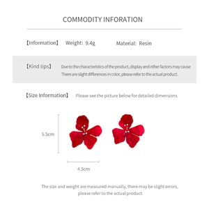 Detailed spec sheet showing red resin flower earring dimensions 5.5cm by 4.5cm