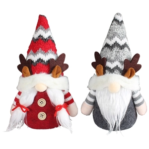 Gnomes de Noël sans visage avec bois et bonnets tricotés en rouge et gris