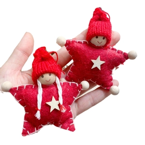Handheld red felt Christmas star doll pendants with wooden faces and knit hats