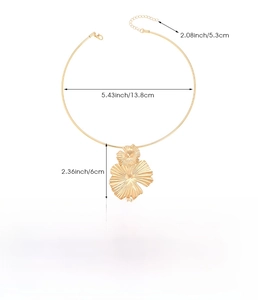 Detailed dimensions of gold vintage heart-flower necklace with double leaf pendant