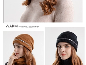 Dettaglio del set cappello e scaldacollo in maglia invernale con morbida fodera termica