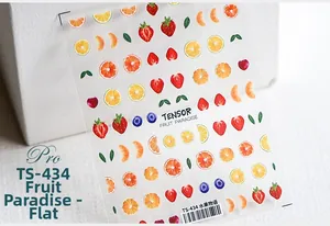 Détail des stickers ongles 5D embossés avec motifs de fraises et cerises style fruité