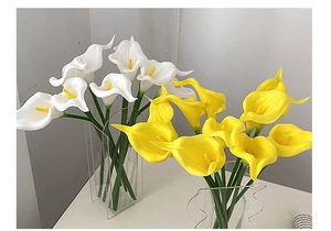 Realistic PU mini calla lilies in white and yellow colors inside modern acrylic vases