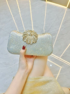 Damen Abendtasche Straßbesetzt Blumen Metallschließe Luxus Handtasche Party Hochzeit Braut Clutch Mit Kettenriemen