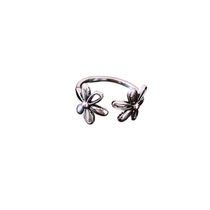 Vintage hollow flower open ring in silver finish with adjustable double blossom design