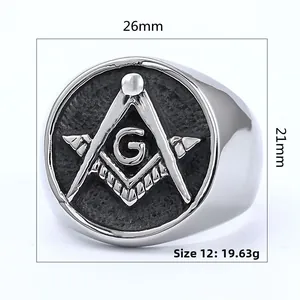 Detailed view of vintage Freemason signet ring with 26mm diameter and size specifications