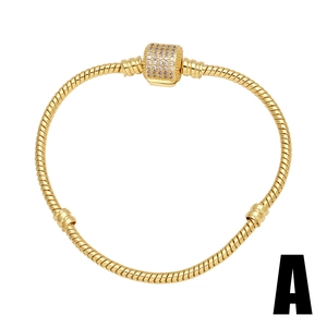 Bracciale a serpente dorato con chiusura rettangolare in micro-pavé di zirconi brillanti