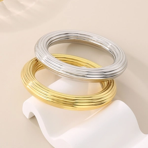 Bracelets joncs rayés minimalistes en or et argent en acier inoxydable plaqué 18 carats