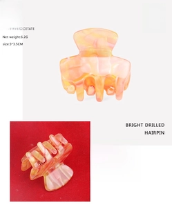 Detail showing 3x3.5cm pink marble cellulose acetate hair claw with size and weight specs