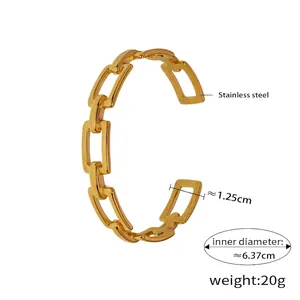 Detailed view of gold chain cuff bracelet with 6.37cm diameter and 20g weight