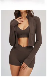 Completo yoga 3 pezzi marrone caffè con pantaloncini a vita alta e giacca zip