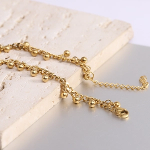 Bracciale alla moda in acciaio inossidabile dorato con perline e chiusura a moschettone
