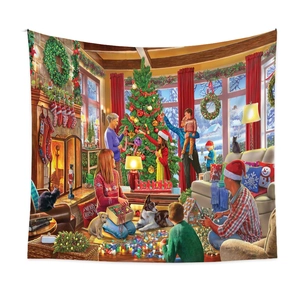 Detailansicht eines Weihnachtswandteppichs mit Familie am Kamin und Baum