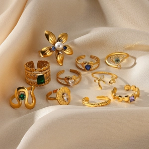 Exaggerated gold irregular rings set for women featuring pearls and floral motifs