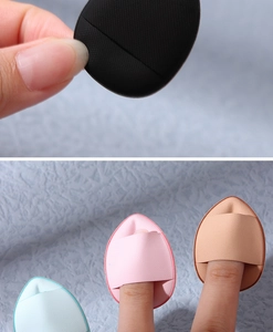 Detailed texture of mini teardrop finger puffs and application on model's fingertips