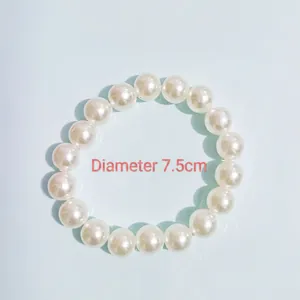 Detail showing white pearl hair tie elastic with a 7.5cm diameter measurement display