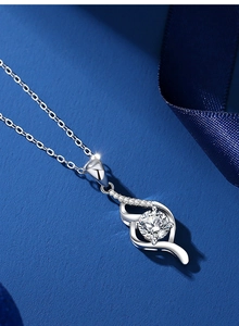 Macro shot of a silver S925 necklace pendant with a 1-carat round cut moissanite diamond
