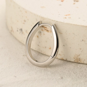 Minimalist S925 sterling silver oval hoop earrings with polished geometric metal design