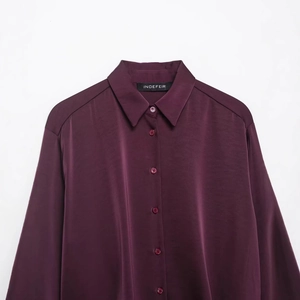 Women's burgundy satin shirt with lapel collar and beaded poplin texture details