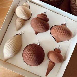 Lot de 6 boules de Noël floquées aux tons terre avec formes variées pour décoration