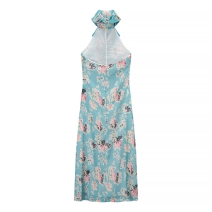 Abito azzurro a fiori con scollo all'americana, schiena scoperta e taglio aderente