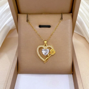 Heart Rose Pendant Necklace Gold Tone Titanium Steel Copper Heart Zircon Micro Inlaid Clavicle Chain For Women Elegant