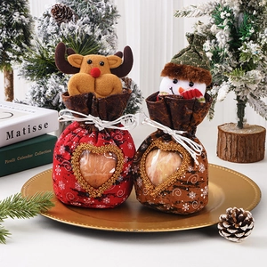 Sachets cadeaux de Noël avec fenêtre en cœur et peluches de renne et bonhomme de neige