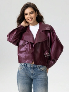 Veste courte en similicuir bordeaux pour femme avec grand col et boucles métalliques