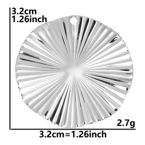 Silver 3.2cm geometric fan-textured stainless steel pendant with weight data
