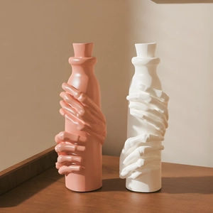 Dettaglio dello stampo in silicone opaco per vaso con design a mano di scheletro
