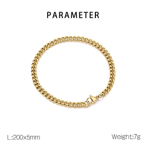 Detail of golden Cuban link bracelet with lobster clasp, size 200x5mm, weight 7g