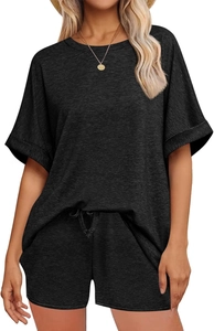 Nahaufnahme des anthrazitfarbenen Loungewear-Sets mit weicher Textur und Kordelzug-Shorts