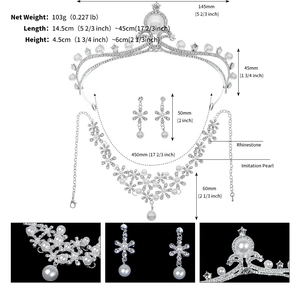 Dettagli set gioielli sposa con macro su strass e perle della corona e collana