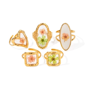 Handmade pressed flower rings 5-piece set in gold stainless steel with colorful petals