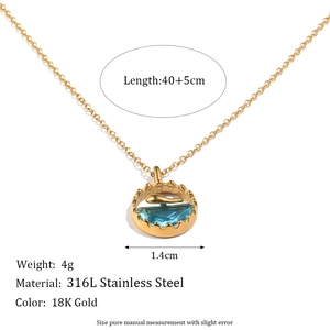 Halskette aus 316L Edelstahl mit 18K Gold Walflosse-Anhänger und blauem Kristall-Charm