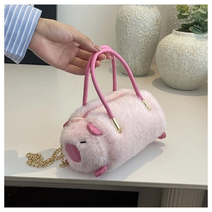 Borsa a cilindro in peluche rosa con catena dorata e dettagli di maialino carino