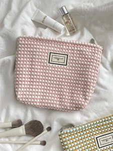 Detail of knitting texture and zipper on the large capacity polka dot cosmetic bag