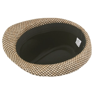 Détail de l'intérieur du chapeau en paille de papier avec étiquette taille 58 et bandeau