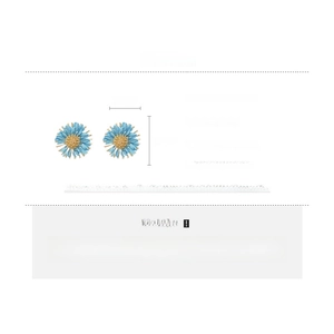 Blue raffia daisy stud earrings measuring 2.7cm with metallic center and 5.7g weight detail